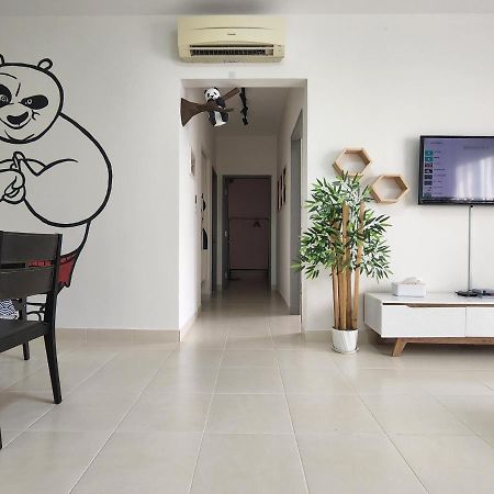 Ferienwohnung Netflix Panda House 3B2R Rimbayu Kota Kemuning With Atari Games Teluk Panglima Garang Exterior foto